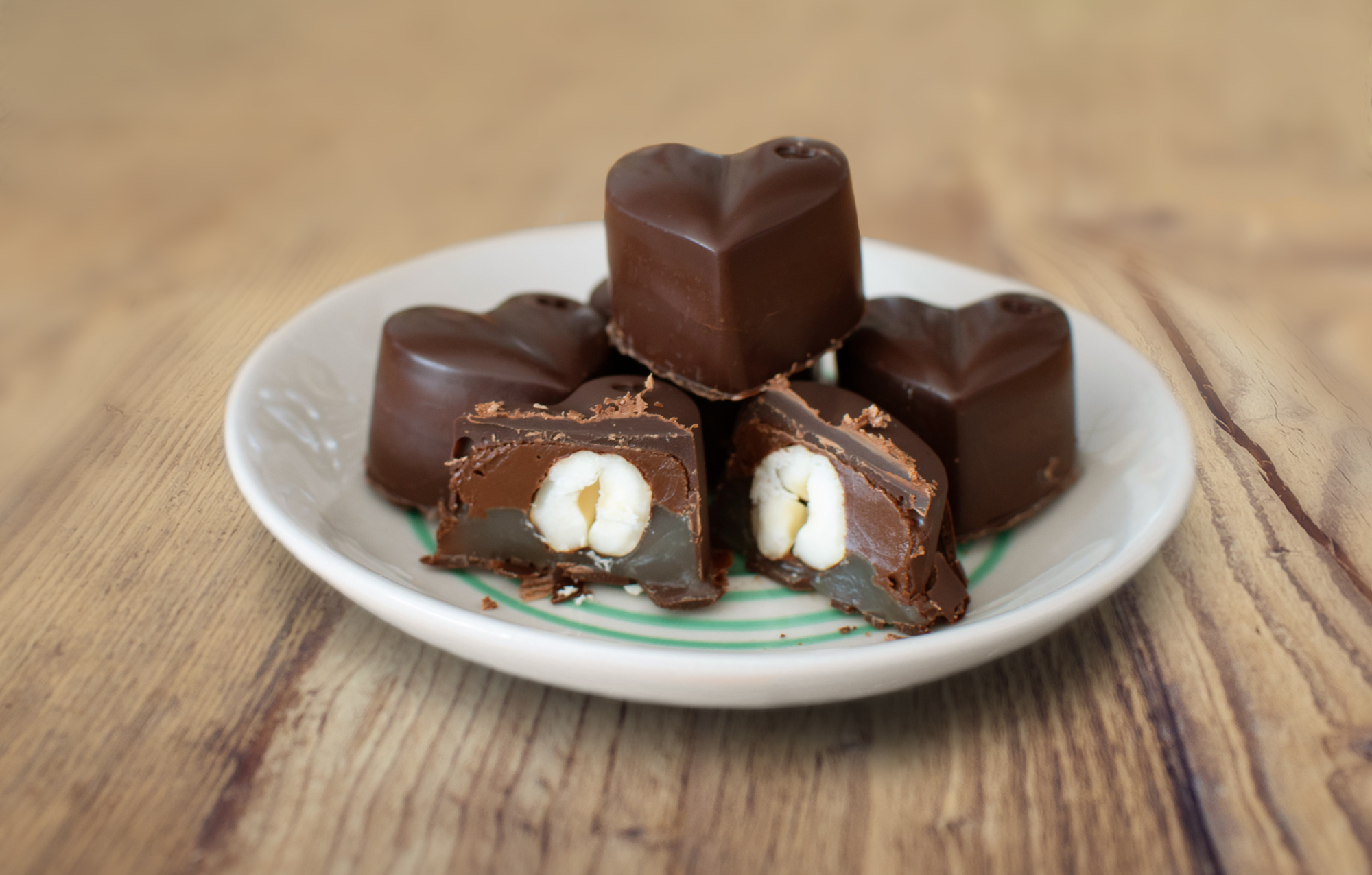 Schoko-Karamellkonfekt mit Haselnüssen