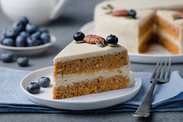 Roher Cashew-Karottenkuchen