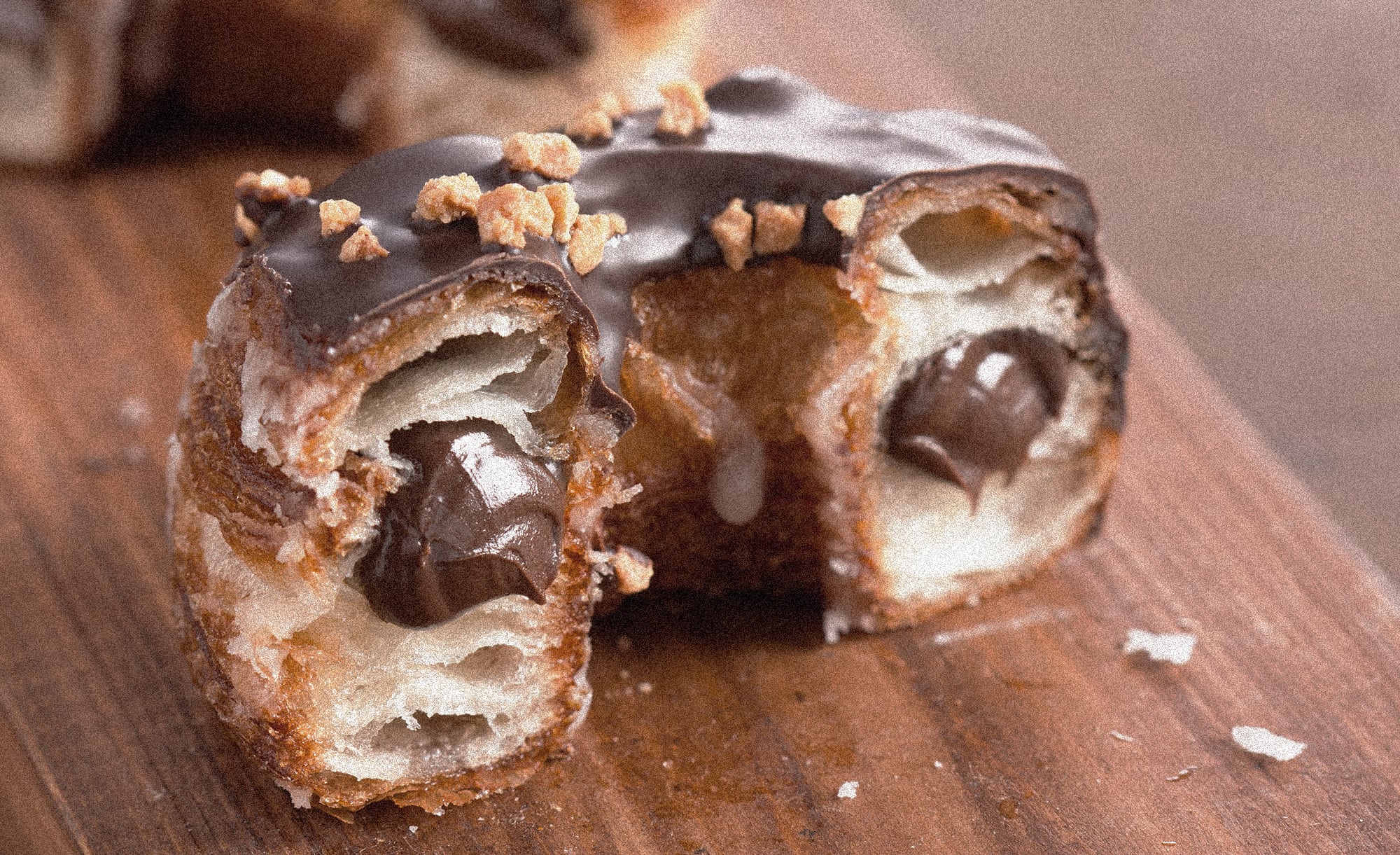 Cronut mit Schokoladenfüllung