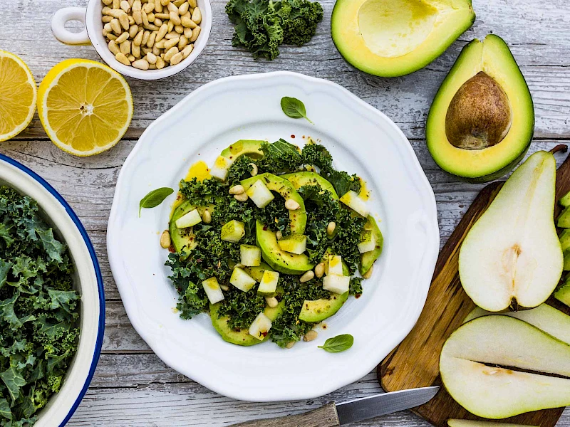 Grünkohl-Avocado-Salat