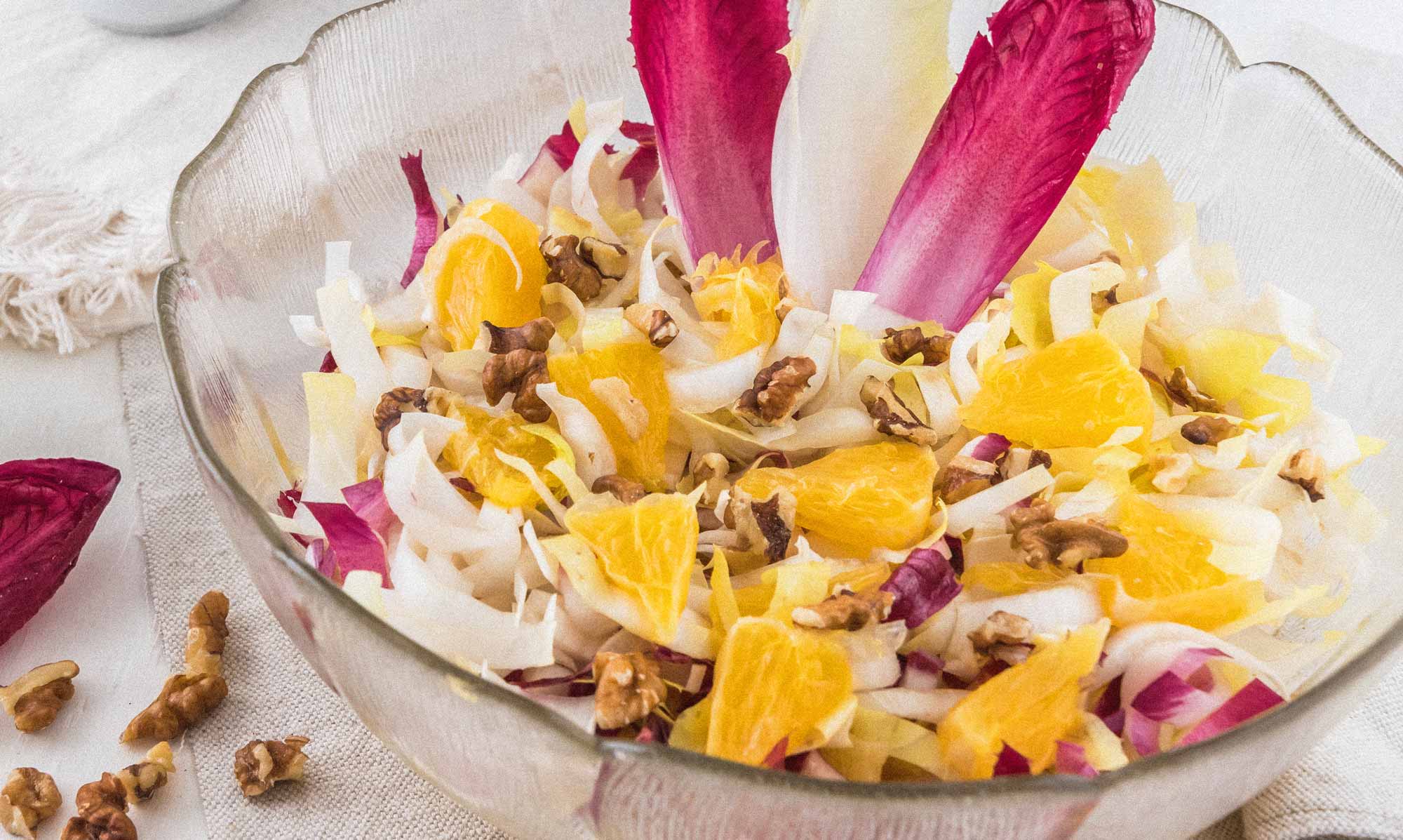 Chicorée-Orangen-Salat mit Walnüssen