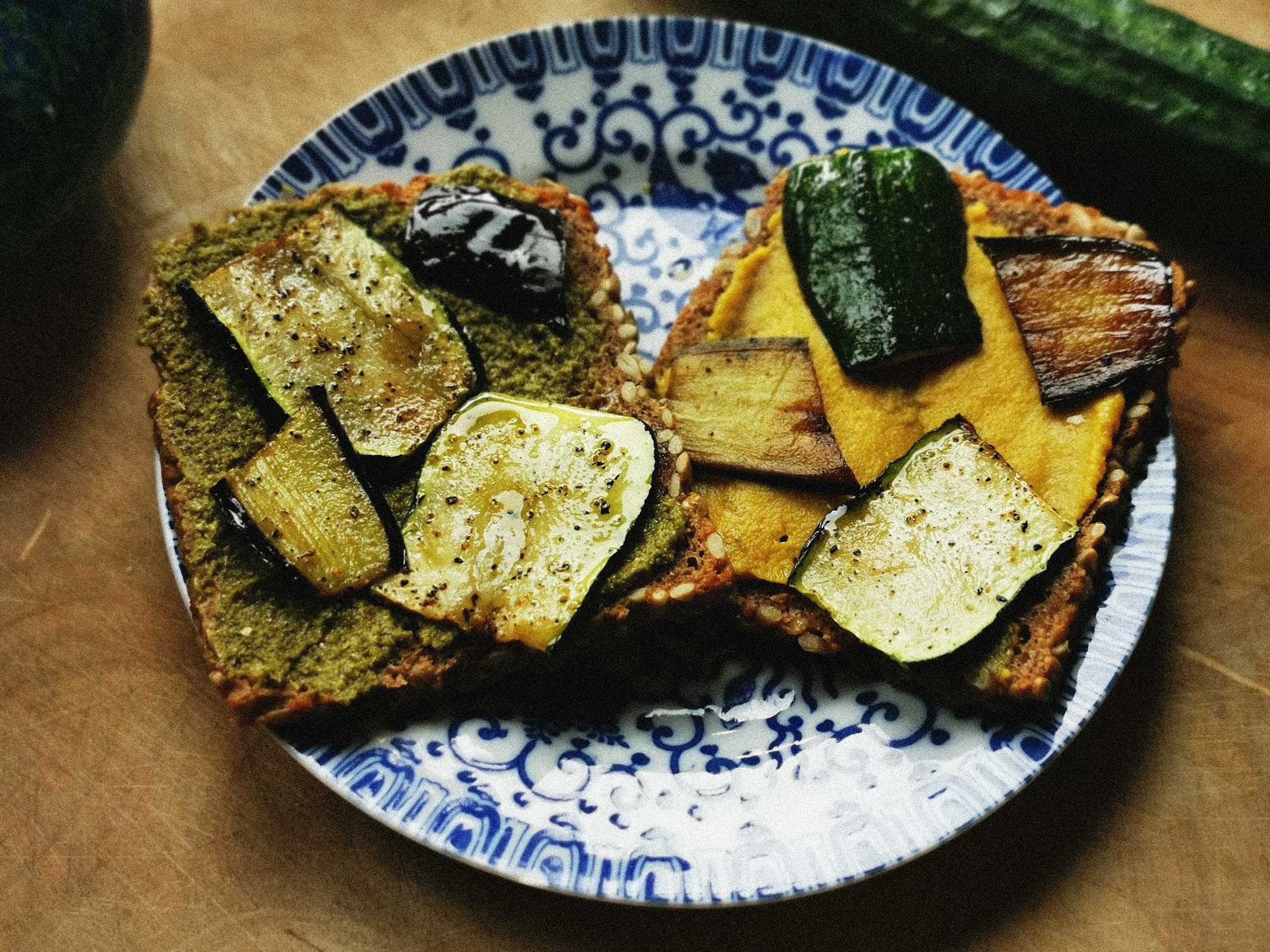 Antipasti auf Vollkornbrot