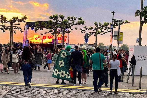 Cosplays, Kulinarik und Feuerwerk
