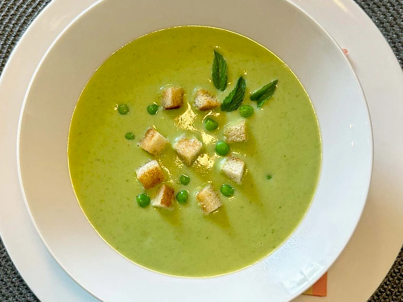 Erbsensuppe mit Minze