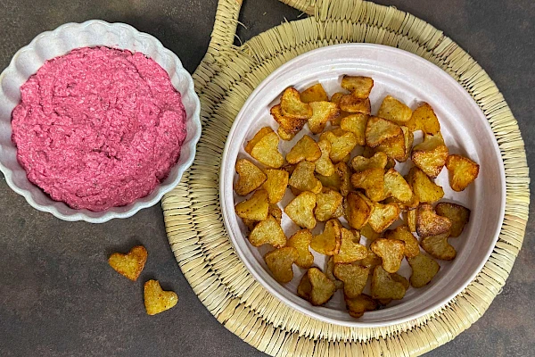 Herzkartoffeln mit rosa Dip
