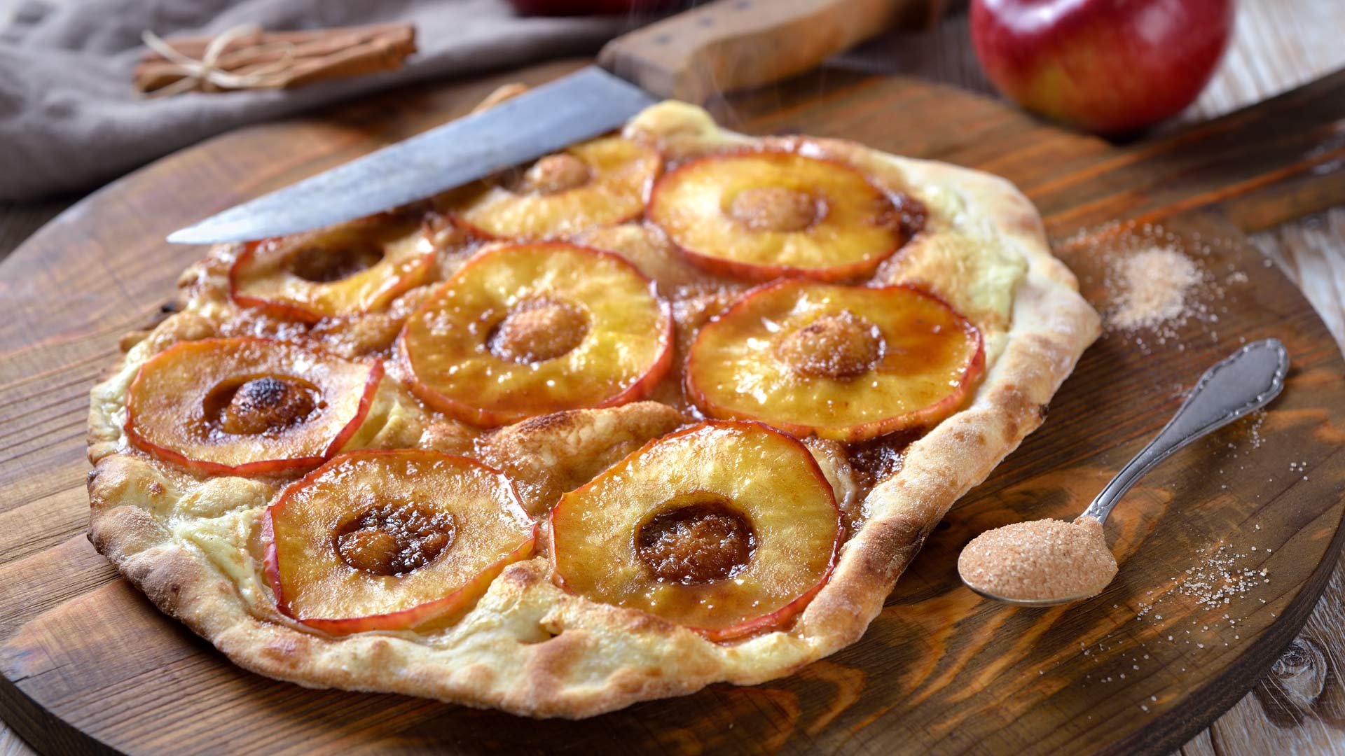 Apfel-Zimt-Flammkuchen