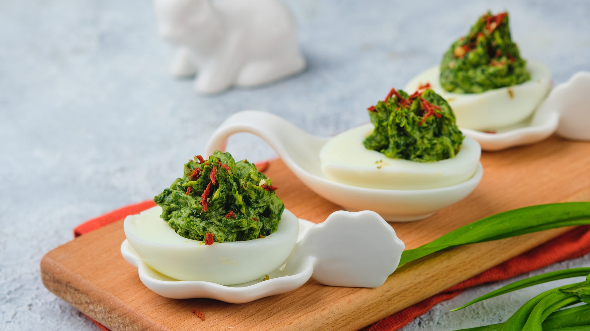 Gefüllte Eier mit Bärlauchpesto