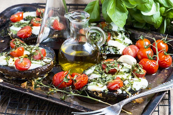 Gegrillte Caprese-Portobellos