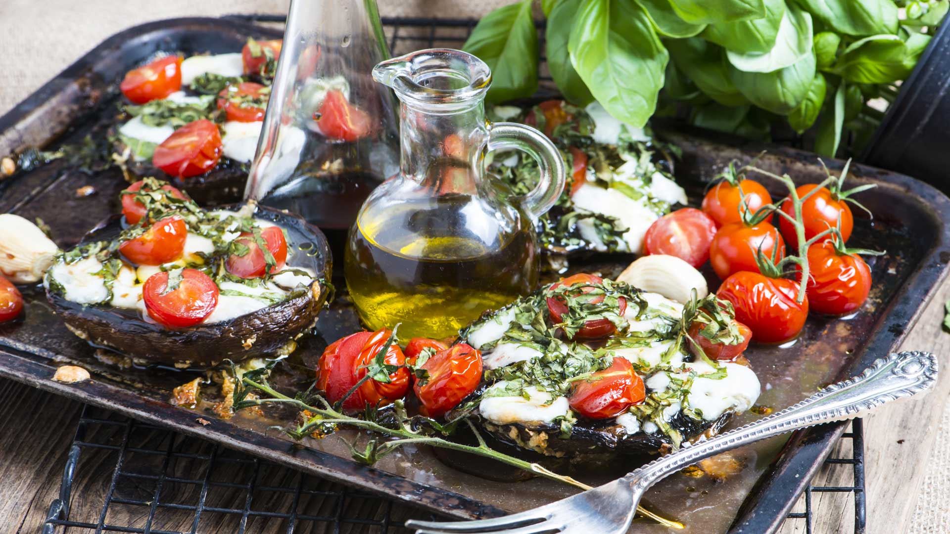 Gegrillte Caprese-Portobellos