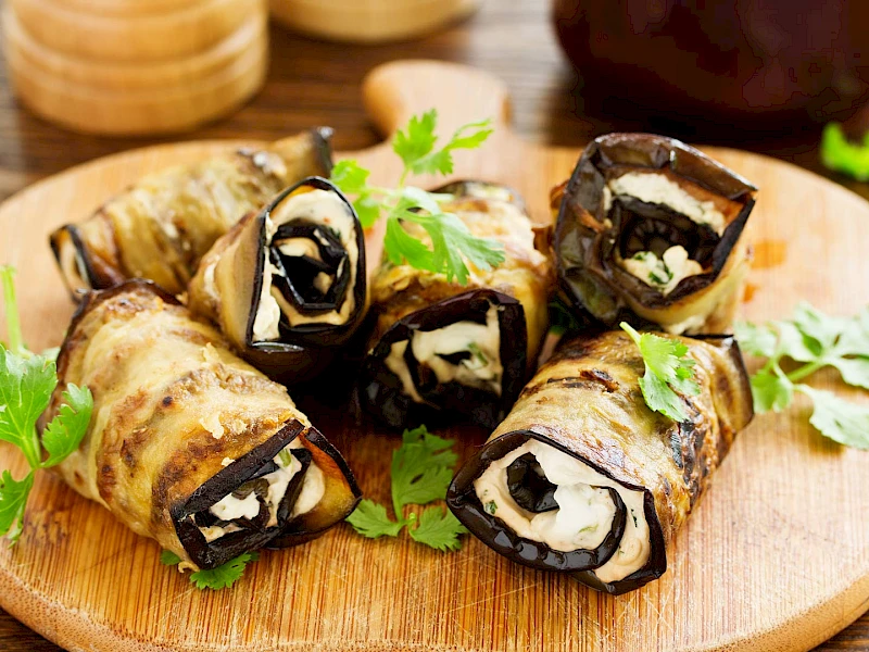 Gegrillte Auberginenröllchen