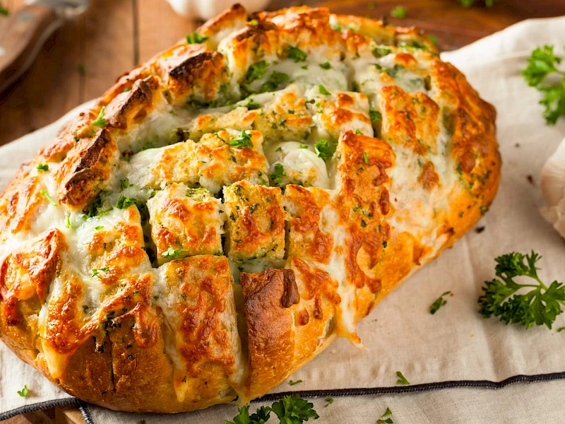 Knoblauch-Käse-Zupfbrot
